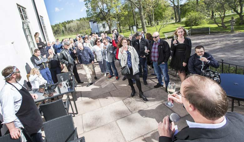 på altanen innan middagen.