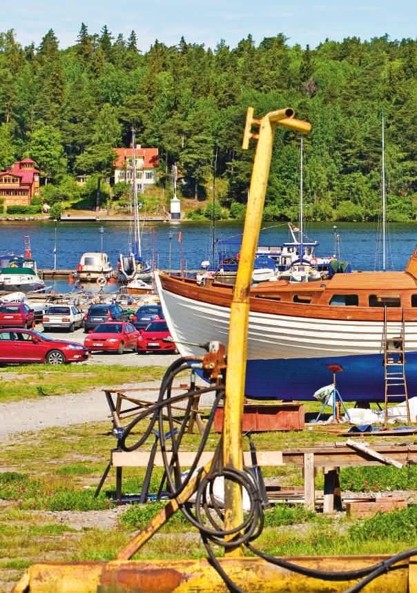 En tillfällig hamn och arbetstunnel anläggs