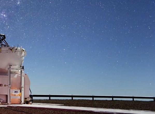 Hjälpteleskopen är monterade på räls och kan flyttas mellan precist definierade observationslägen. Från dessa positioner reflekteras ljusstrålar från teleskopens speglar och kombineras i VLTI.