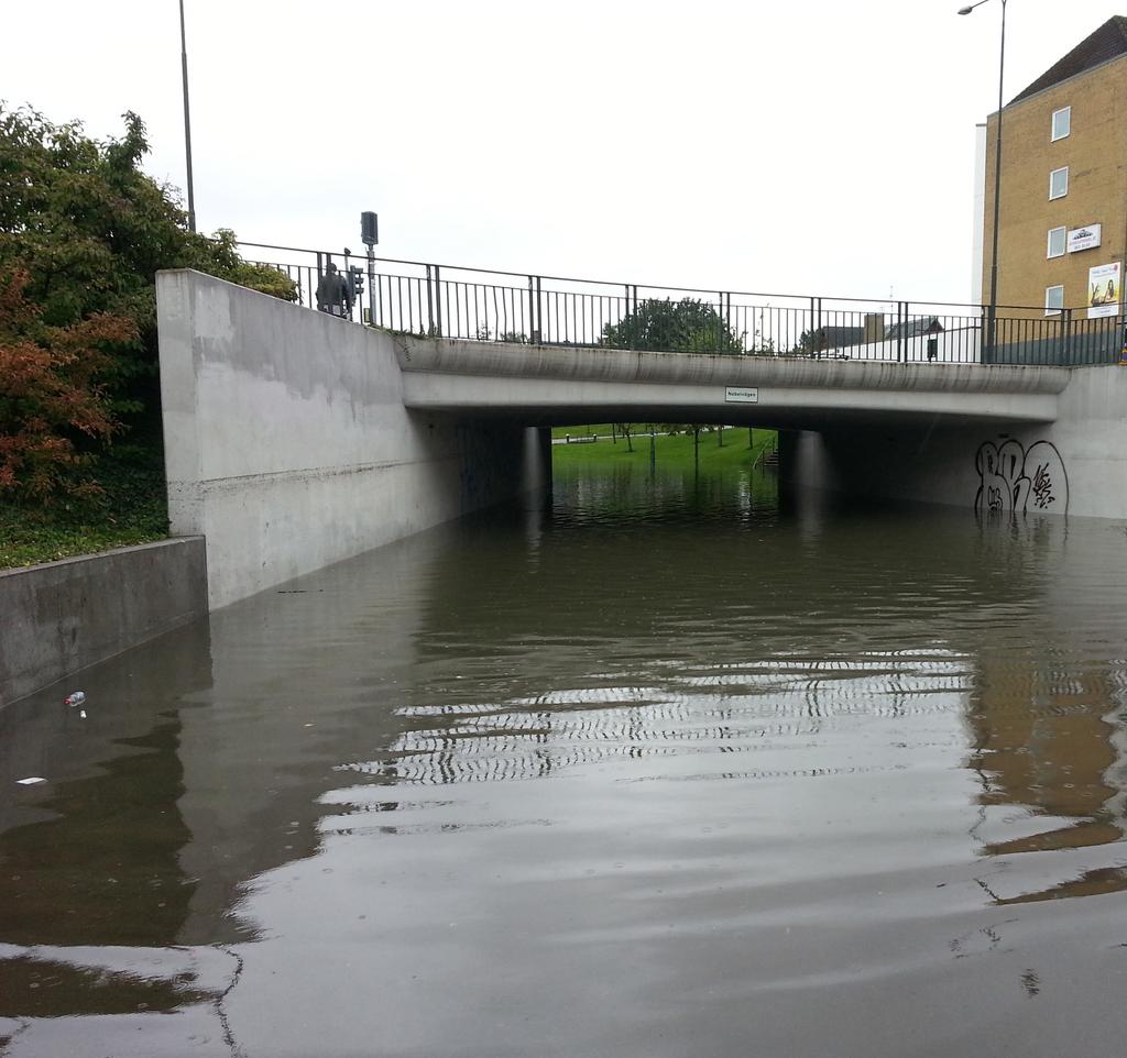 16 - SKYFALL I MALMÖ Remissversion FAKTA Skyfalls- och översvämningshistorik Mellan 2007 och 2014 drabbades Malmö av tre skyfall som orsakade allvarliga konsekvenser för bebyggelse och infrastruktur