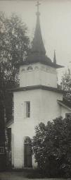 Kapellrummet fotograferat före omgestaltningen 1960, då väggarna var putsade och altaret dominerades av Gunnar Ekbloms freskomålning. Ljuskronan i taket hade tillverkats av en brukssmed.