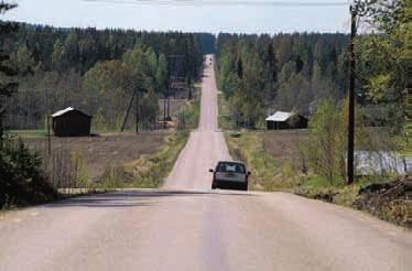 Väg 613. Vägen var så lång, så lång... AK-vägen är rak men följer topografin i höjdled.