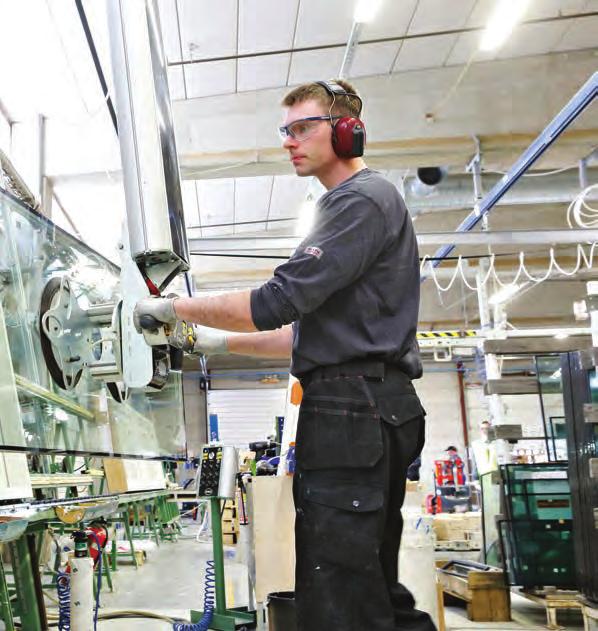 verksamhet En snabbguide till Inwido Vi producerar på beställning Vi säljer i många olika kanaler Konsumenternas beteende ser olika ut från marknad till marknad.
