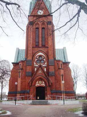 Bunkeflo kyrka, exteriör sedd från väster efter åtgärd. Entrén har försetts med ny trappa samt dubbelsidig ramp.