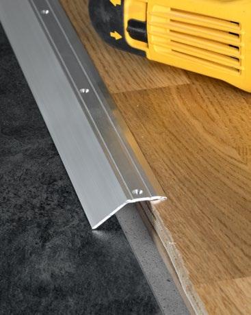 Skruva Rätt! Montera lister i betonggolv med Durimetoden. 1 Placera golvprofilen rätt på golvet.
