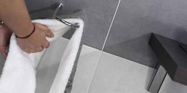 BAD OCH WC/DUSCH KLINKERGOLV BAD OCH WC/DUSCH KLINKERGOLV LEVERANTÖR: CC HÖGANÄS LEVERANTÖR: CC HÖGANÄS TELLUS MATERIAL: OGLASERAD KLINKER TELLUS MATERIAL: OGLASERAD KLINKER AVORIO IMPERIALI
