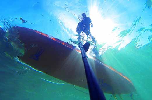 Att stå upp och paddla på en Stand Up Paddle Board (SUP) låter kanske lite avigt, men upplevelsen är speciell och känns faktiskt naturlig.