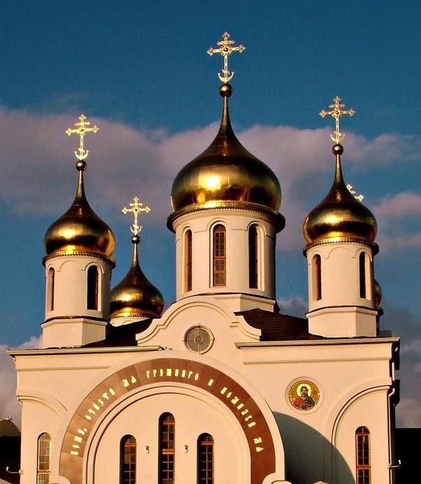 De olika kyrkorna Ortodoxa kyrkan Den ortodoxa har också 7 sakrament, liksom den katolska kyrkan Nattvarden är också ganska lik den katolska men man har inte lika stark betoning på