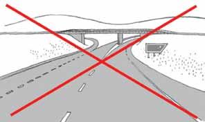Om sektionsförändringen sker i anslutning till en trafikplats kan förare i riktning mot motorvägen bli lurad av den förberedande vägvisningen till avfartsrampen.