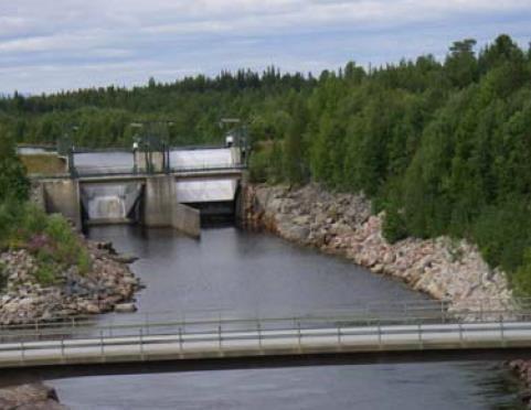 Den nuvarande ekologiska statusen bedöms vara dålig främst med tanke på mycket stora flödesförändringarna. Bedömningen grundar sig bl.a. på analys från Vattenmyndigheten, information och diskussioner i vattendomarna samt äldre fotografier.