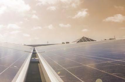 Miljöhänsyn Sveriges största solcellsanläggning Sedan tre år tillbaka har Skandia Fastigheter satsat på att minska energianvändningen i köpcentrumet Väla Centrum i Helsingborg.