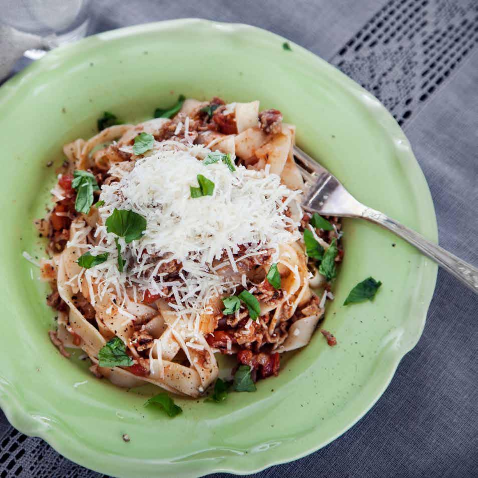 SNABBLAGAD PASTA med färssås port.