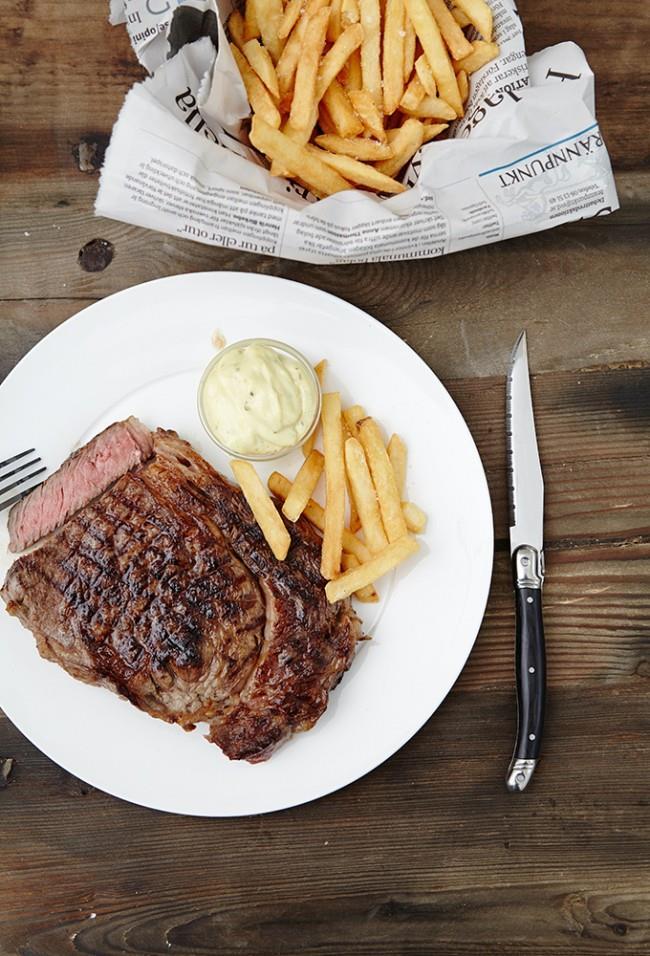 Köttknivar Aveyron Köttknivar i typisk fransk bistro