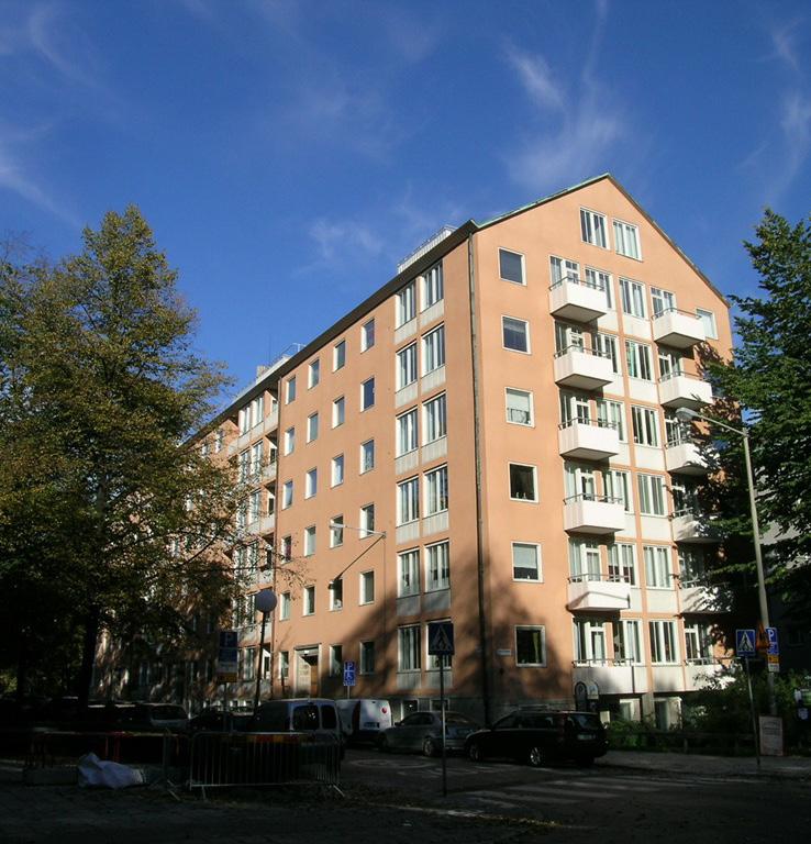 Batteriet som ska drivas av solen På Karlavägen i Stockholm pågår renovering av ett av AFA Försäkrings bostadshus.