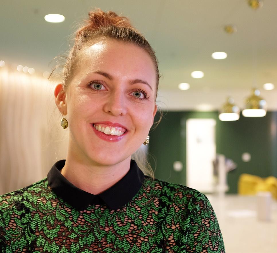 Lina lämnade reklamvärlden för att jobba med arbetsmiljö Lina har jobbat i ett halvår som projektledare/kundansvarig på AFA Försäkrings IA-avdelning.