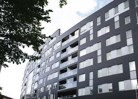 KERAMISKA FASADER I vårt moderna samhälle och i byggprojekteringar föreligger det ett utökat fokus på miljö, energibesparingar, hållbarhet och långsiktiga ekonomiska lösningar.