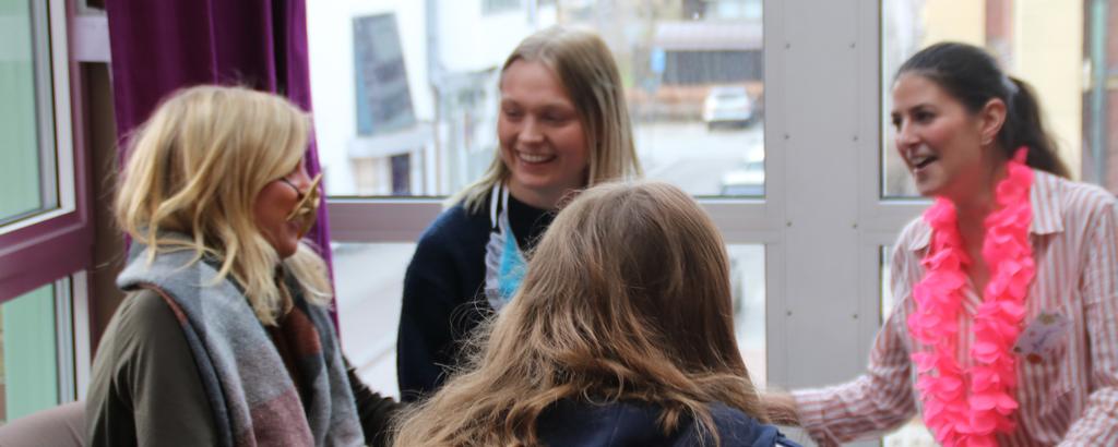 Bakgrund till workshopen Maskrosbarn är en barnrättsorganisation som arbetar med ungdomar som har föräldrar som har psykisk ohälsa eller missbruk genom olika typer av stödinsatser som läger,