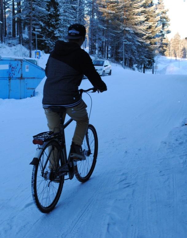 På konceptet spänndes höljet fast med ett snöre och en