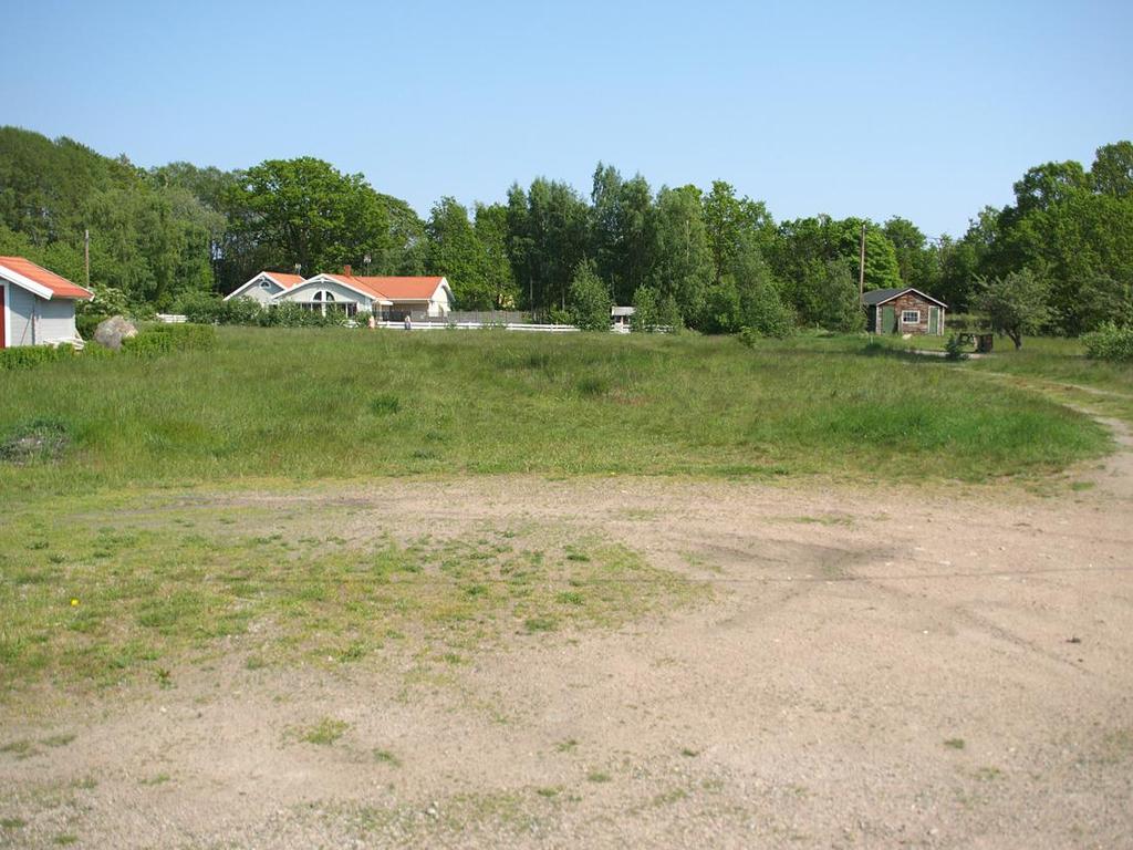 Mycket låglänt om en anläggning hade placerats intill slänt (precis där den planar ut), dock skulle läget kunna bedömmas som
