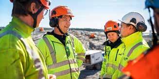 A t via m E 8 kraften vaknar De spränger från båtar. De håller koll på sig själva och varandra. Om några år har de byggt en efterlängtad godshamn.