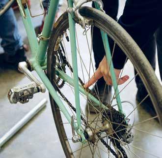 I cykelköket står reservdelar på menyn Stockholms enda cykelkök ligger i Bagarmossen. Hit kommer cyklister från hela stan för att meka. Historien om cykelköket börjar hemma hos Otto Rimfors.