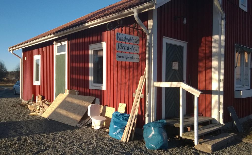 öster om Snöå Herrgård Sveden 7:13, ca 500 m norr om Utanhed Bertils 1:2, ca 750 m sydost om Vakern Haga 24:12, ca 500 m sydost om Flatbyn Näveråsen 5:1, ca 500 m nordväst om Västerfallet Lindesnäs