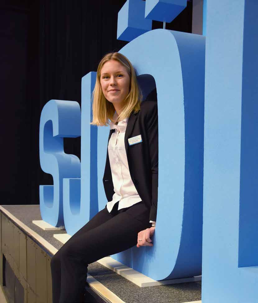 sjöbefälen SJÖLOG JULIA OLAUSSON ANSVARAR FÖR MÄSSDAGEN I sjöbefälen SJÖLOG JULIA OLAUSSON ANSVARAR FÖR MÄSSDAGEN I