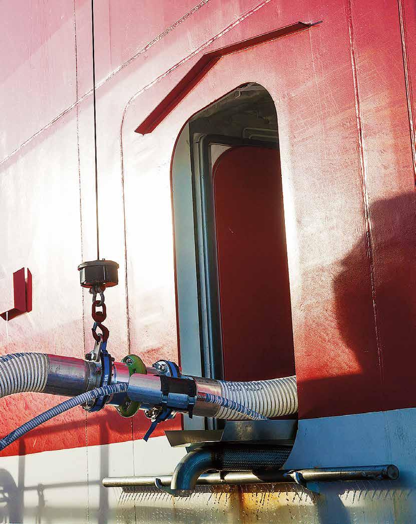 sjöbefälen SJÖLOG JULIA OLAUSSON ANSVARAR FÖR MÄSSDAGEN I sjöbefälen SJÖLOG JULIA OLAUSSON ANSVARAR FÖR MÄSSDAGEN I