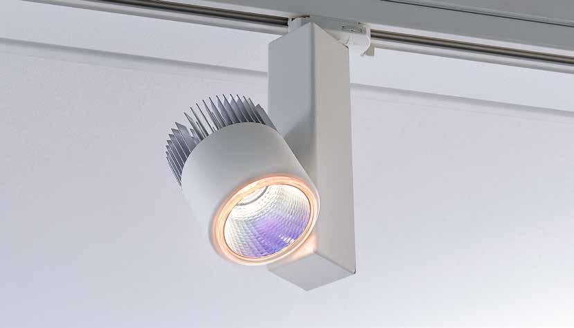 Spotlights Emanio Flexibel spotlight för montage på 3-fasskena Utbytbar LED-ljuskälla Smal, medium och vid spridningsvinkel Hög färgåtergivning Sänker energiförbrukningen med upp till 70 % jämfört
