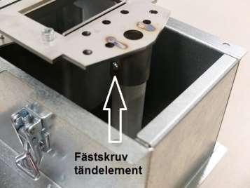 Lossa tändelementets anslutningar på kopplingsplinten (sockerbit) 6. Återmontera i omvänd ordning. Byte av flamvakt (orange) 1. Lossa alla 3 kablarna till brännaren.