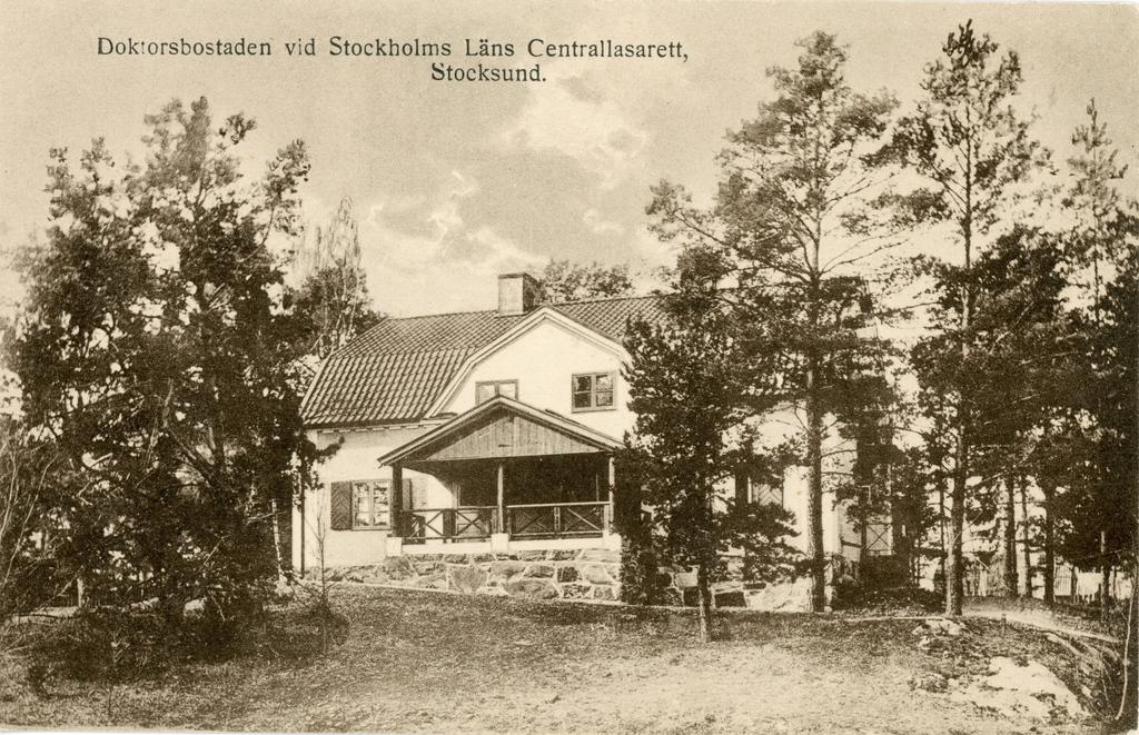 Sjukhuset var vid starten redan alldeles för litet och en ständigt pågående utbyggnad var nödvändig. År 1930 invigdes en ny medicinsk paviljong och en röntgenavdelning.