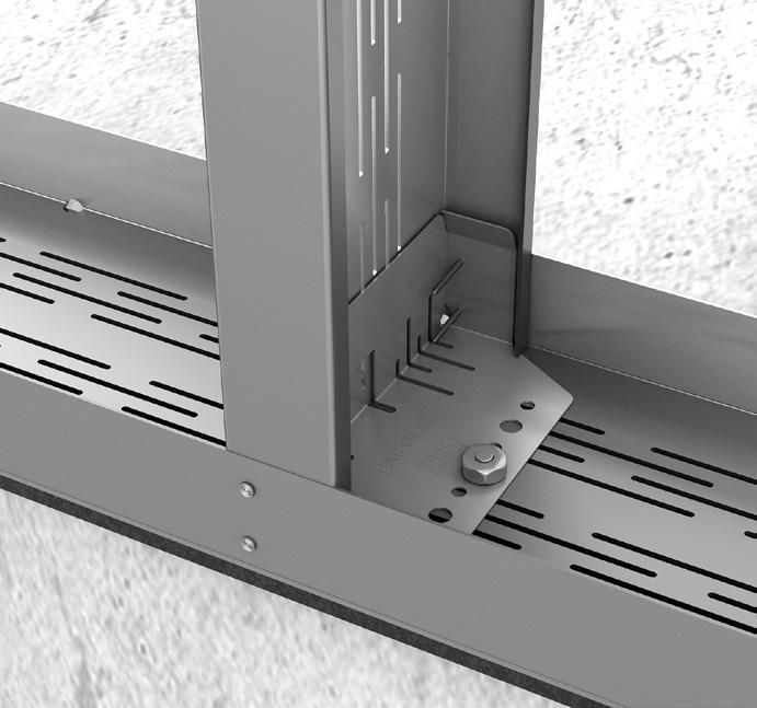 B Spiksystemets beslag Nail Bracket monteras på regelns båda ändar. Beslaget placeras helt inuti regeln förutom den livhållande klämman. Regeln placeras på rätt position i skenan.