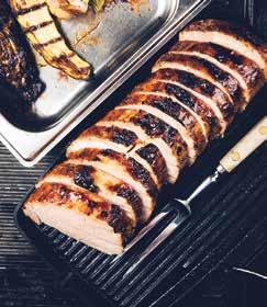 Vårt sortiment av Sous Vide består av både rimmade och brynta produkter. Bryningen ger köttet fin smak och gör att köttbiten ser godare ut på tallriken. Välputsad kotlettrad, långsamt tillagad.