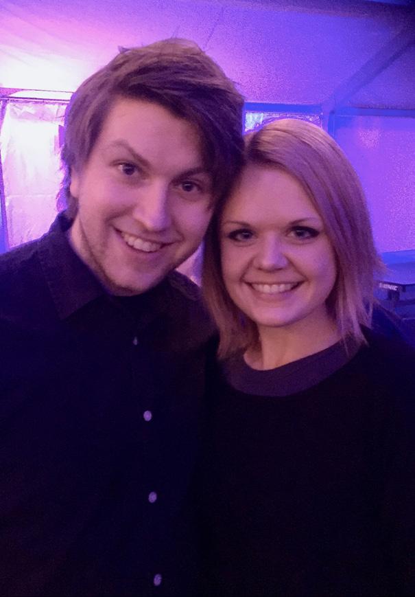 Sånger om tron och livet Onsdag 9 augusti, kl 19:30, Gustavs Gabriel Hagenfors och Malin Lennarthson har ett hjärta för musik, församling och Guds rike.