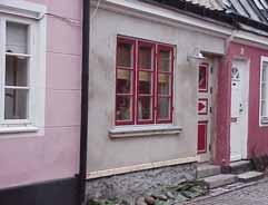fastighet: NIORDER 11. adress: Olofsgränd 9. ålder: 1884. Ombyggt 1925 (ny fasad), 1976 och 2002. antal våningar: 1, 2 åt gård. Puts. Nyputsad, ännu ej färgsatt.
