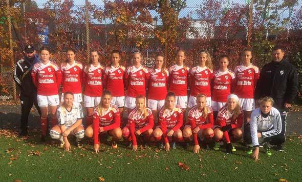 SEGRARE I FLICK-DM F 19: HOLMALUNDS IF Bakre raden fr.v.