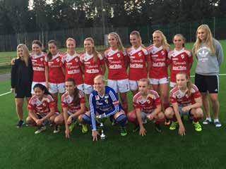 SEGRARE I FLICK-DM F 16: HOLMALUNDS IF Bakre raden fr.v.