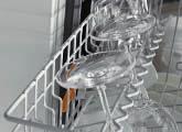 Flexibel användning av överkorgen Säker och stabil placering av skålar, koppar och glas Höjdjusterbar stödbåge för glas i överkorgen Många gäster, många glas?