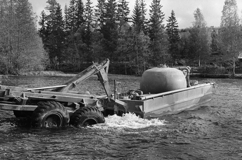 Kalkning mot försurning i över 30 år SABINE LIND Länet hårt drabbat Försurningen är för Jönköpings län det största miljöproblemet.