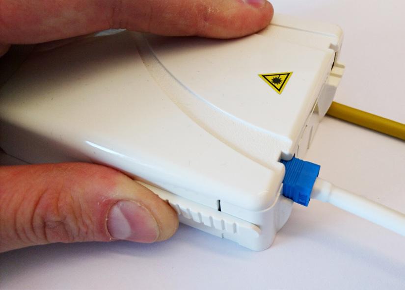 Kontakteringsvariant, mekanisk kontakt Mät av den längd fiber som önskas i uttaget.