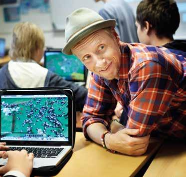 En annan viktig del är att bidra till elevernas utveckling av sin kommunikativa och sociala kompetens. Utbildningens innehåll Tyngdpunkten i utbildningen ligger på ämnesstudierna.