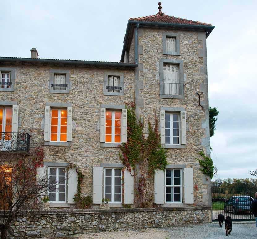 Carcassonne. 1807 upprättades under Napoleon ett register över Frankrikes marktillgångar. Där förekommer för första gången namnet Escapat på den languedocska kartan som hus nr 1009.