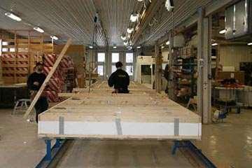 Huset projekteras i detalj innan det tillverkas och levereras.