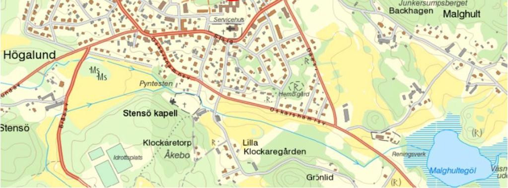 Marken är asfalterad. Platsen där tanken varit lokaliserad redovisas i ritning 1. Från tanken har trikloretylen pumpats in till en avfettningsapparat i byggnaden strax innanför tanken.