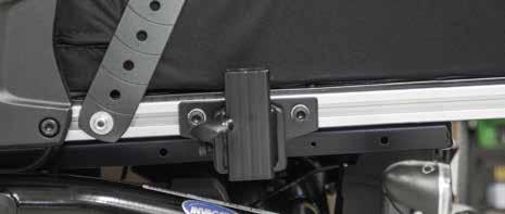 4-Punktsmontering Bakre band: Fäst trekanten med Fästsats för profilskena med 10 mm öppningsvidd (Art.nr HKA10) i rullstolens profilskena. 2x Art.