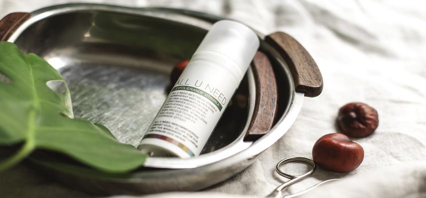 SKYDD OCH ÅTERUPPBYGGNAD En kräm arbetar ytligt i huden och väljs efter hudtyp och behov. Använd med fördel tillsammans med ett serum under krämen för en djupare effekt.