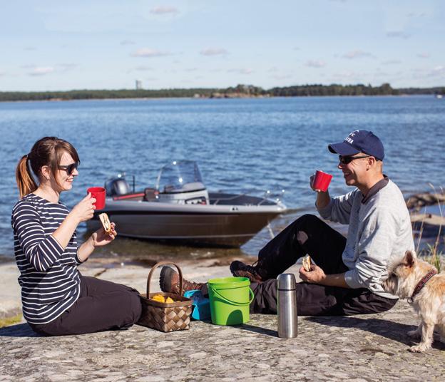 61 CENTER CONSOLE Favoriten bland stugägare och fiskare erbjuder utmärkta köregenskaper för skepparen och gott om utrymme för passagerarna.