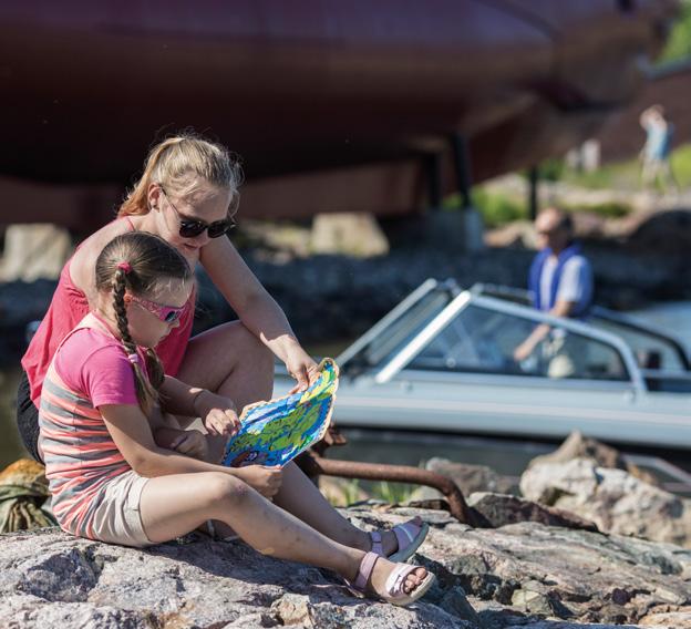 57 BOW RIDER Denna snabba och mångsidiga båt är ett sportigt val för de som är sugna på äventyr. 57 BR erbjuder utmärkta köregenskaper för ett fartfyllt båtliv.