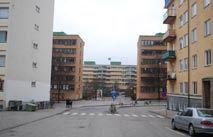På Södermalm har rutnätet ett enkelt koordinatsystem som följer Hornsgatan och ötgatan, de huvudaxlar som utgör stomme i rutnätsplanen.