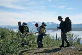 AUGUSTI 13-18 En vandring längs Gränsleden från Ritsem till Sörfjorden Hembygdsresor, Föreningen Norden och Gällivare kommun Kulturen anordnar en vandring längs Gränsleden 13-18 augusti.